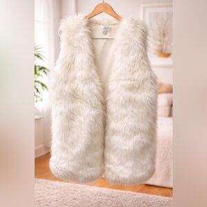 Time and Tru White Faux Fur Vest